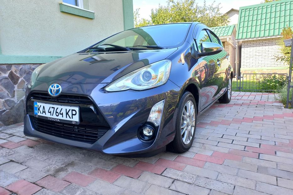 Продам Toyota Prius AQVA 2015 года в Киеве