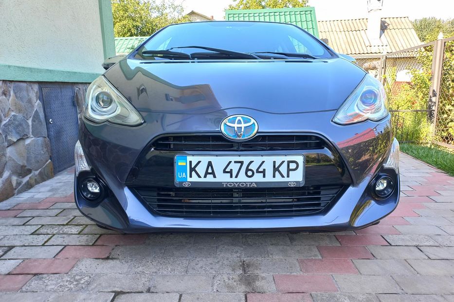 Продам Toyota Prius AQVA 2015 года в Киеве