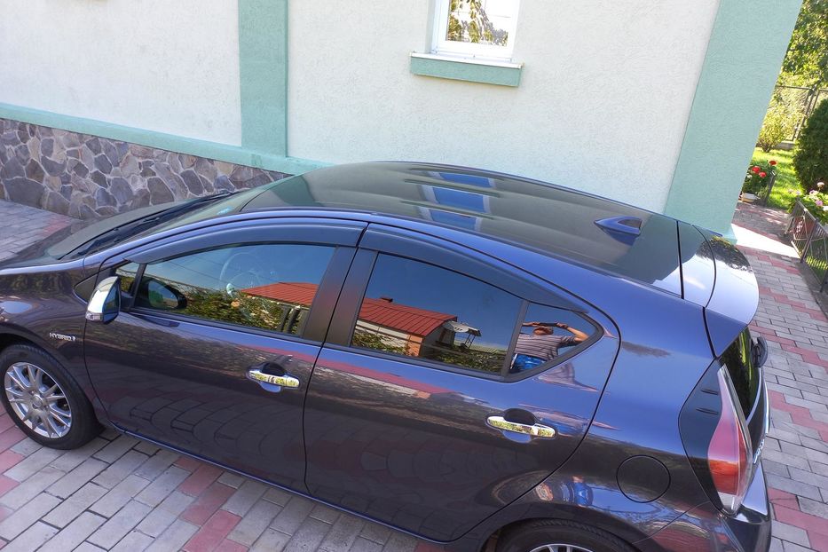 Продам Toyota Prius AQVA 2015 года в Киеве