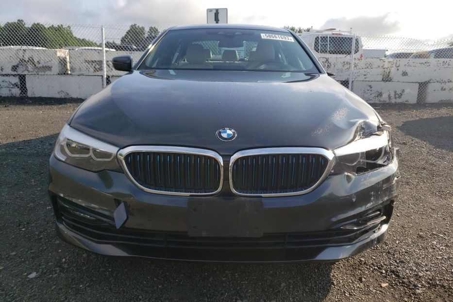 Продам BMW 530 XE 2018 года в Луцке