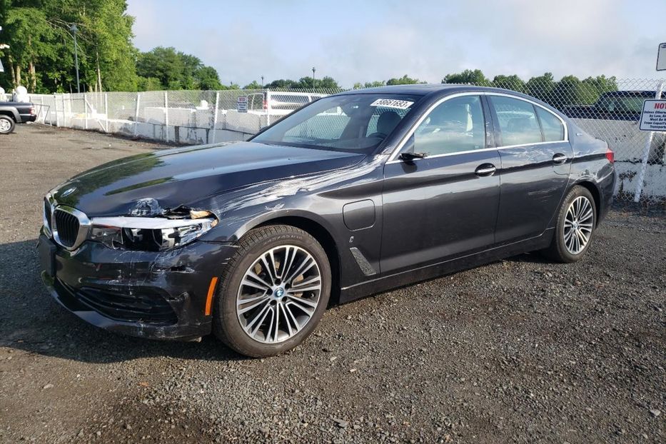 Продам BMW 530 XE 2018 года в Луцке