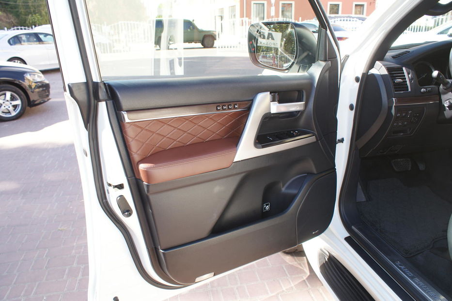 Продам Toyota Land Cruiser 200 Excalibur  2018 года в Одессе
