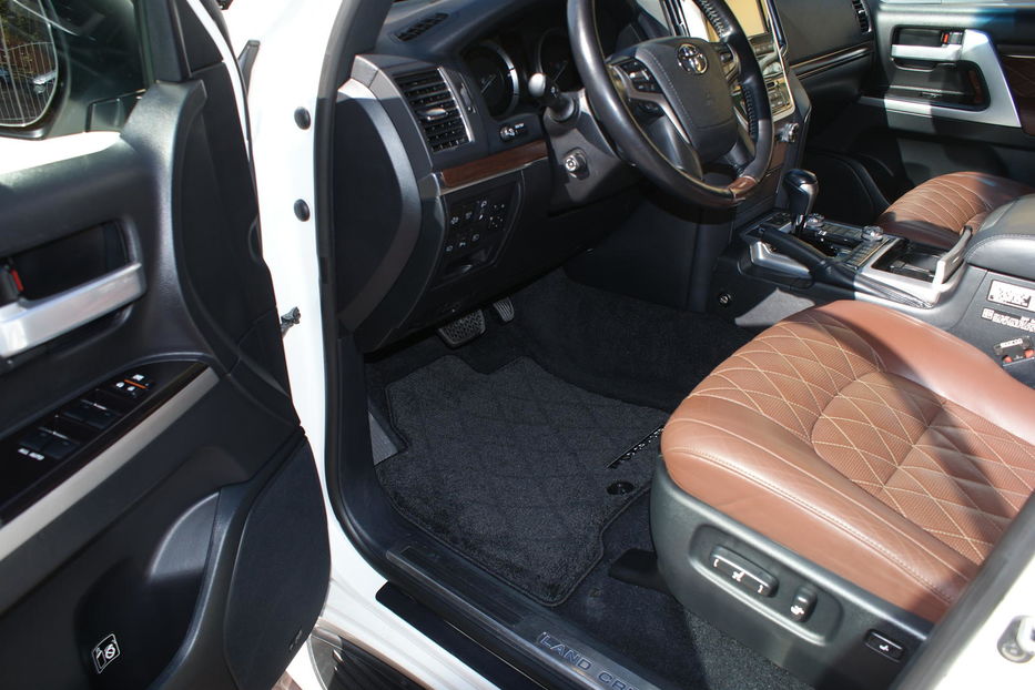 Продам Toyota Land Cruiser 200 Excalibur  2018 года в Одессе