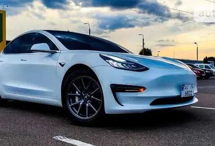 Продам Tesla Model 3 Tesla Model 3 Long Range  2020 года в Киеве