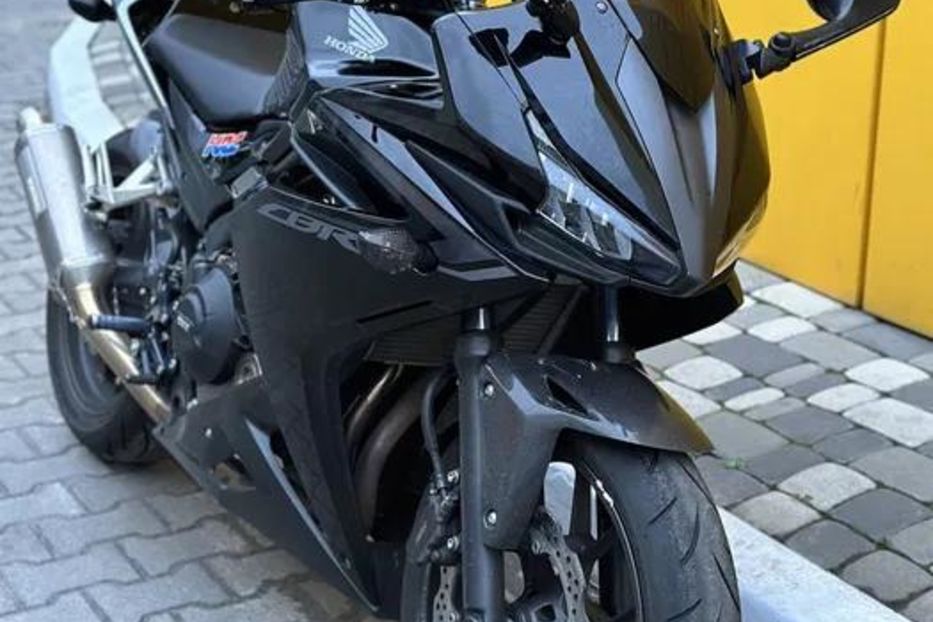 Продам Honda CBR 400R Carbon 2016 года в Киеве