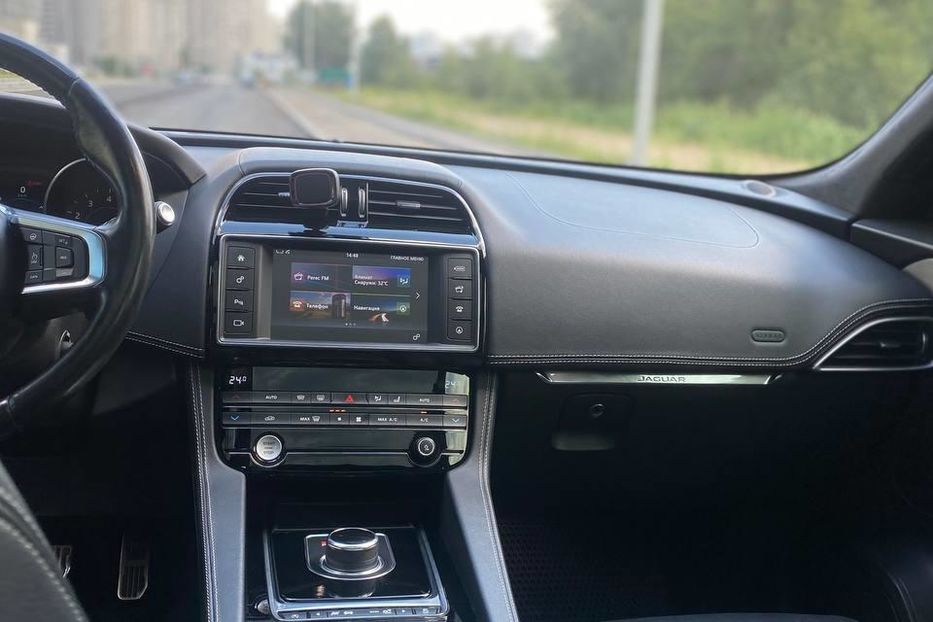 Продам Jaguar F-Pace 2017 года в Киеве