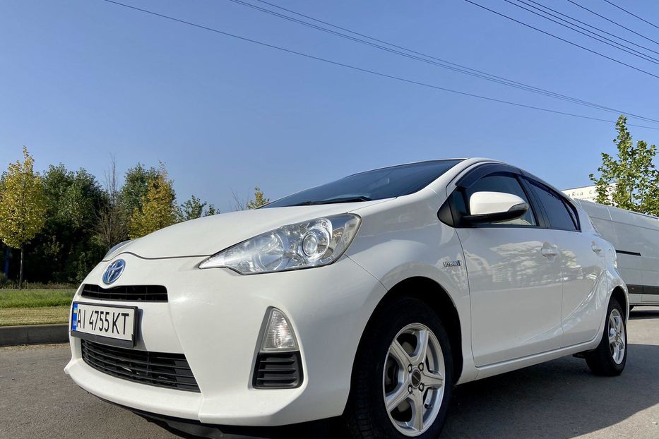 Продам Toyota Prius Aqua 2014 года в Киеве