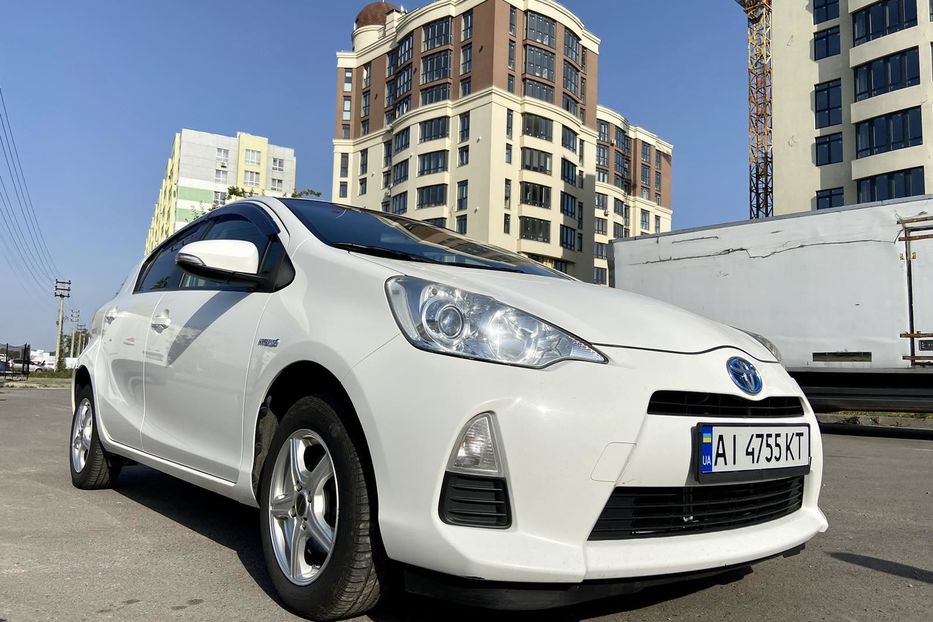 Продам Toyota Prius Aqua 2014 года в Киеве