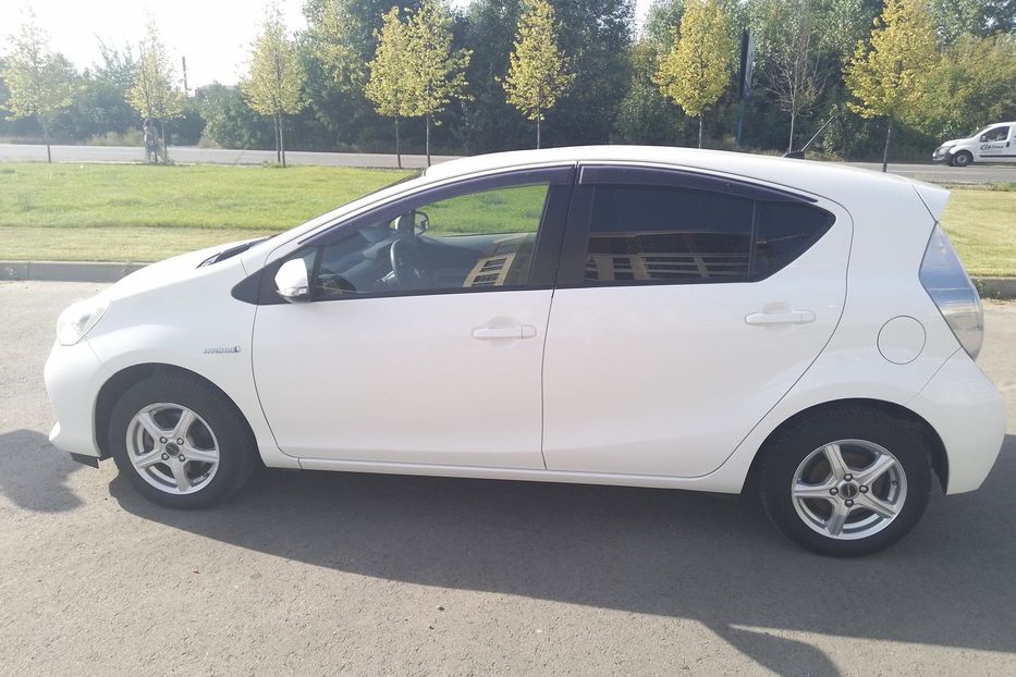 Продам Toyota Prius Aqua 2014 года в Киеве