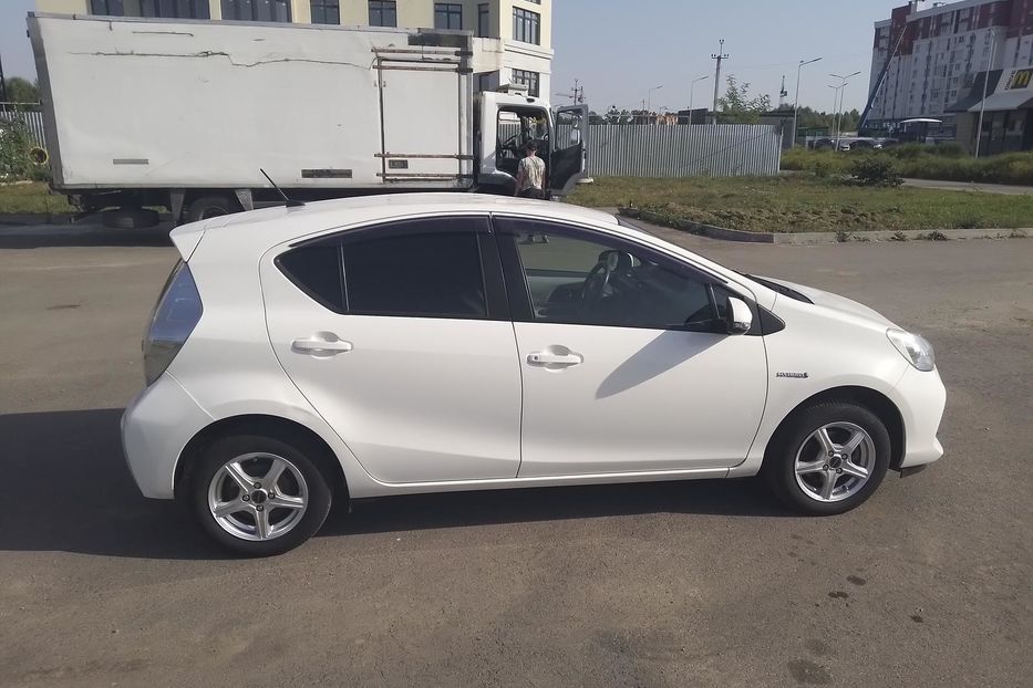 Продам Toyota Prius Aqua 2014 года в Киеве