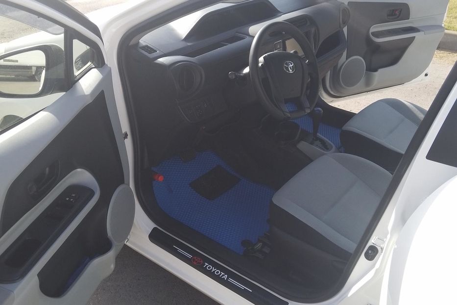 Продам Toyota Prius Aqua 2014 года в Киеве