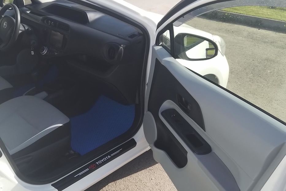 Продам Toyota Prius Aqua 2014 года в Киеве