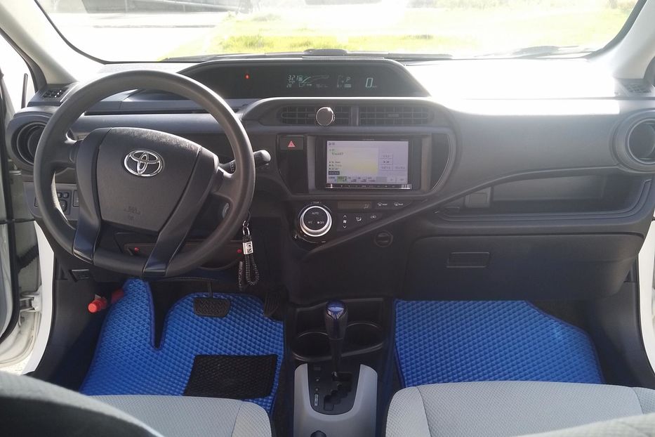 Продам Toyota Prius Aqua 2014 года в Киеве