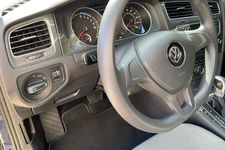 Продам Volkswagen e-Golf 2016 года в Виннице