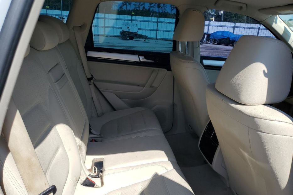 Продам Volkswagen Touareg 2013 года в Киеве