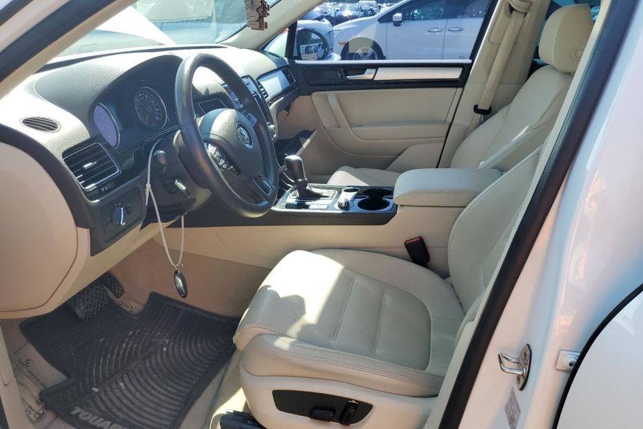 Продам Volkswagen Touareg 2013 года в Киеве