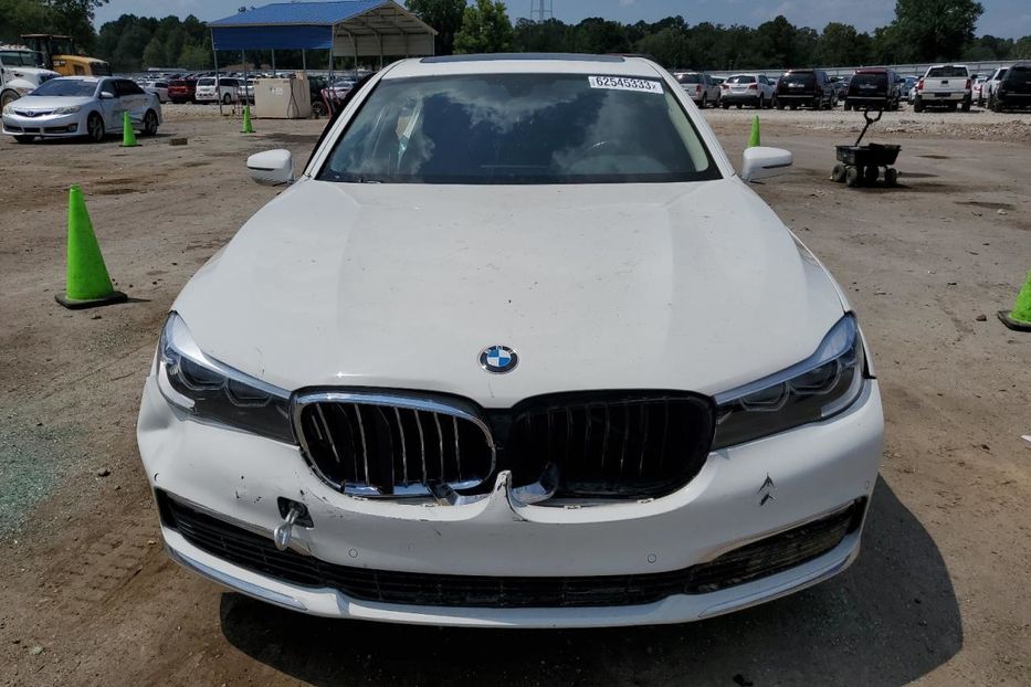 Продам BMW 740 2018 года в Киеве