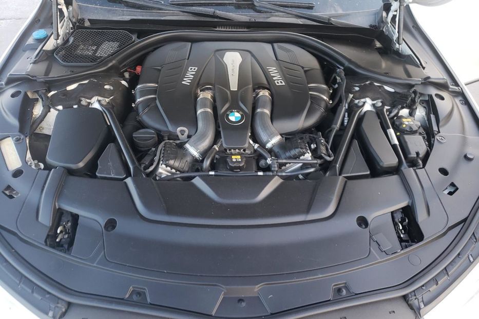Продам BMW 750 2016 года в Киеве