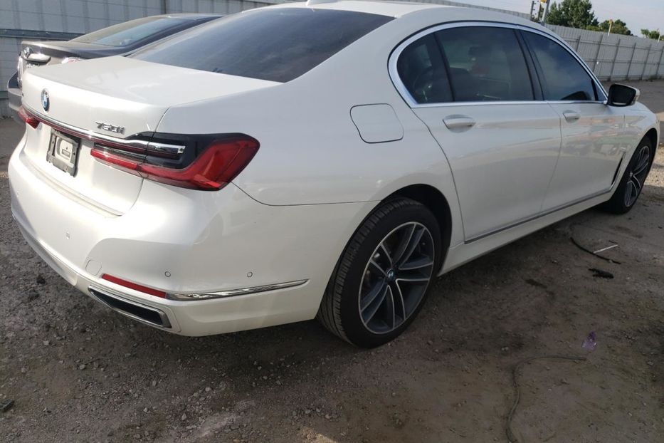 Продам BMW 750 2020 года в Киеве