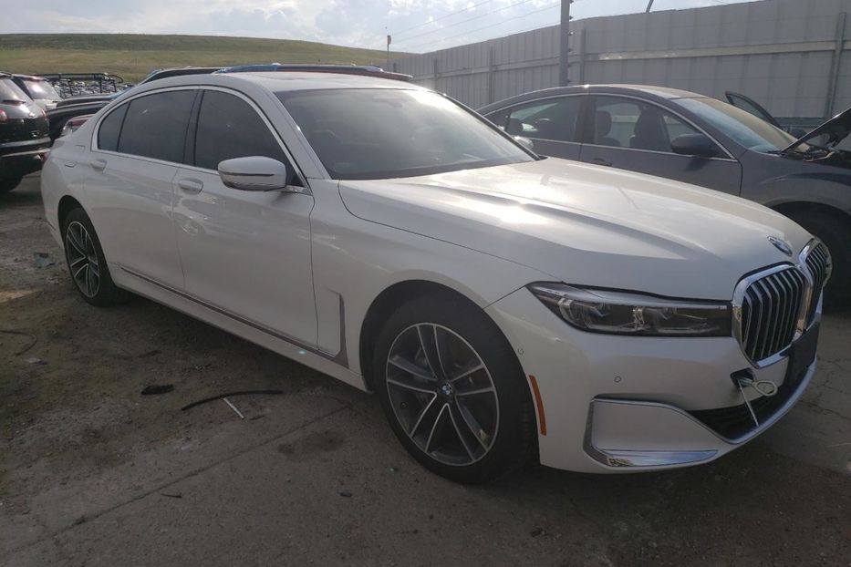 Продам BMW 750 2020 года в Киеве