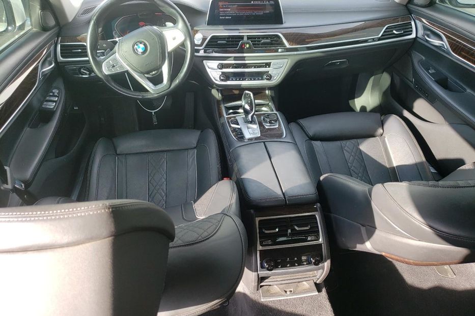 Продам BMW 750 2020 года в Киеве