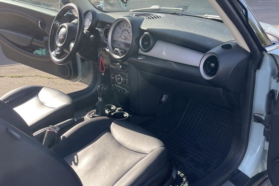 Продам MINI Cooper 2011 года в Одессе