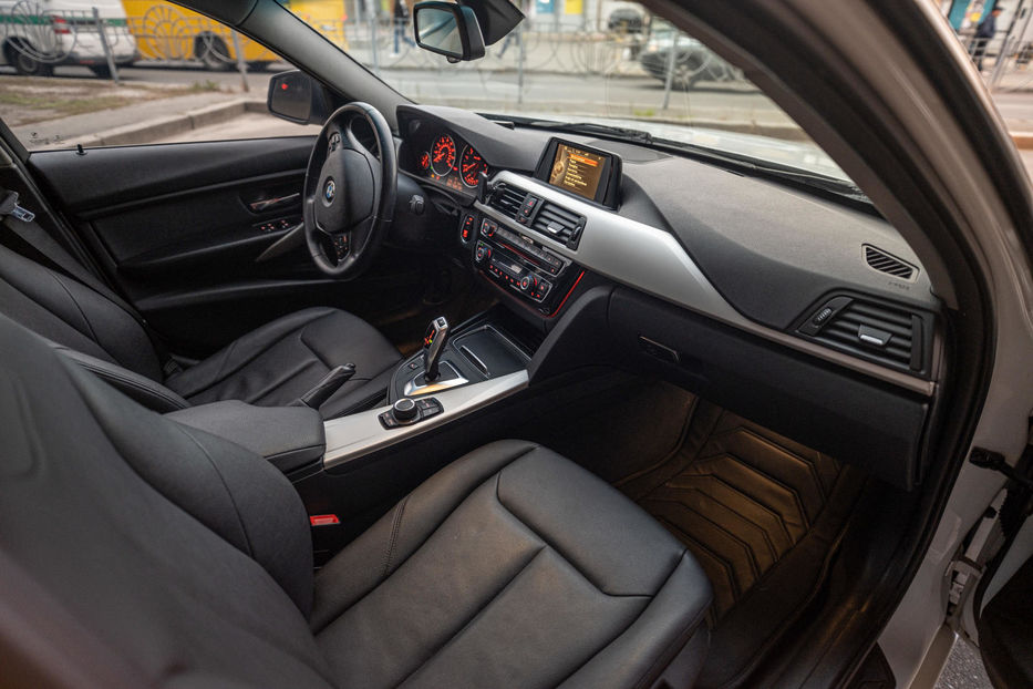 Продам BMW 320 2015 года в Киеве