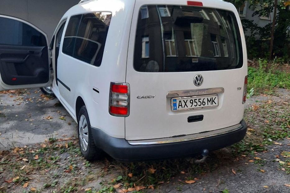 Продам Volkswagen Caddy пасс. Максі база 2011 года в Харькове