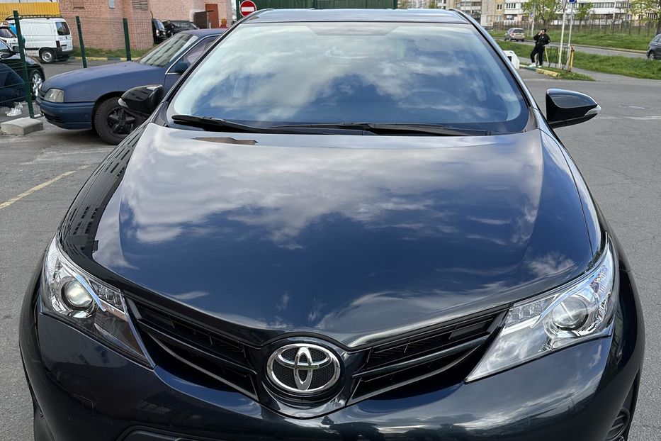 Продам Toyota Auris 2013 года в Киеве