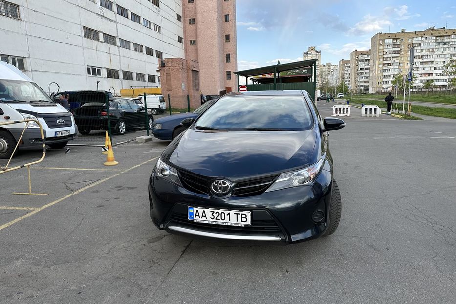 Продам Toyota Auris 2013 года в Киеве