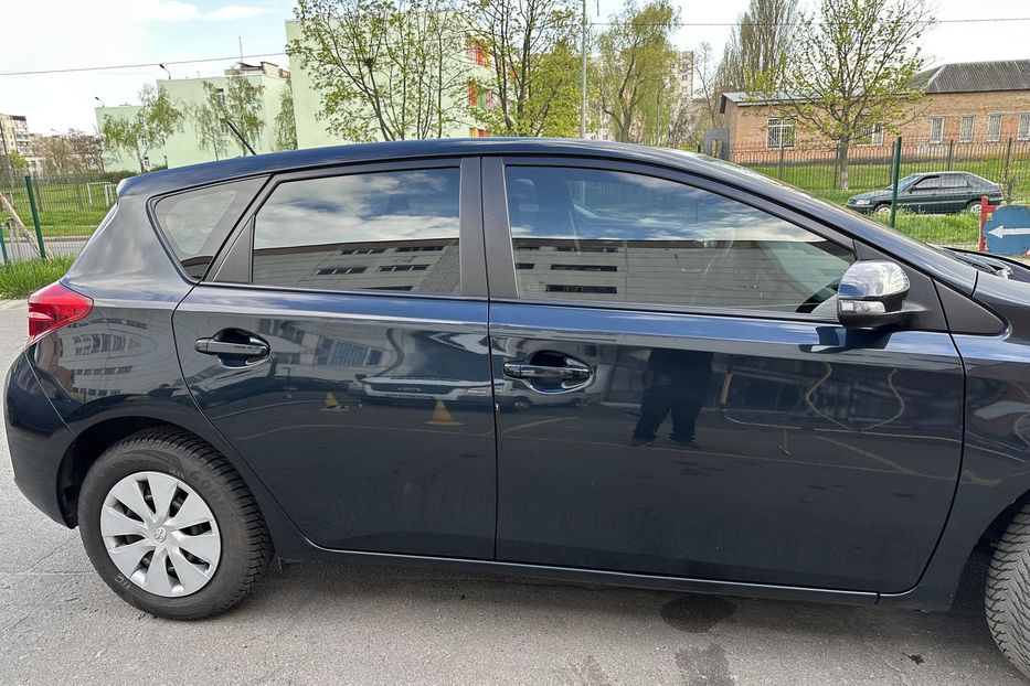 Продам Toyota Auris 2013 года в Киеве