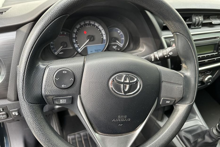 Продам Toyota Auris 2013 года в Киеве