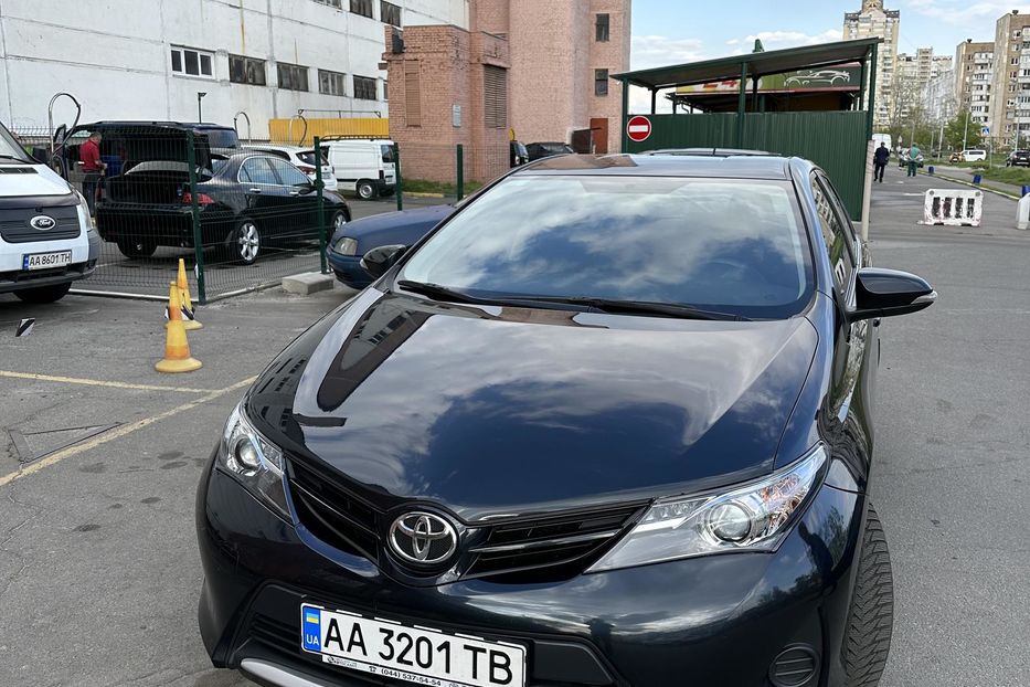 Продам Toyota Auris 2013 года в Киеве