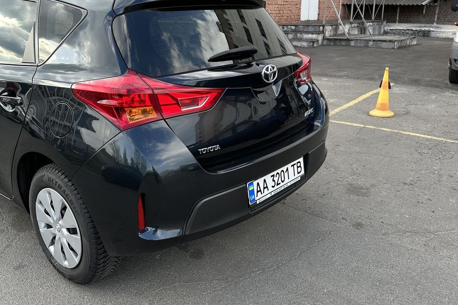 Продам Toyota Auris 2013 года в Киеве