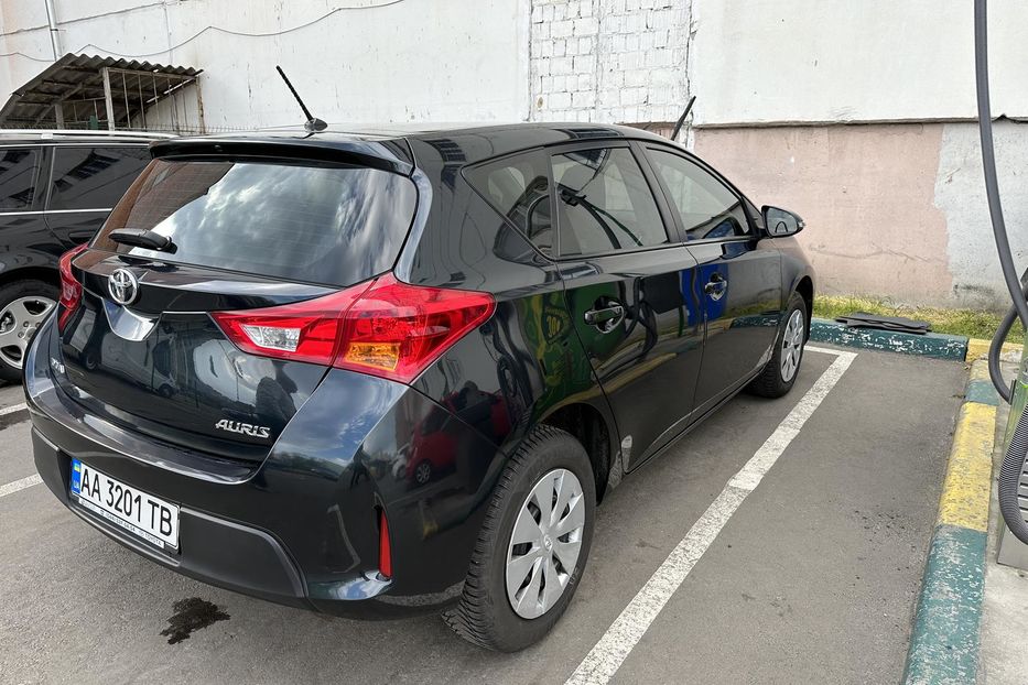 Продам Toyota Auris 2013 года в Киеве