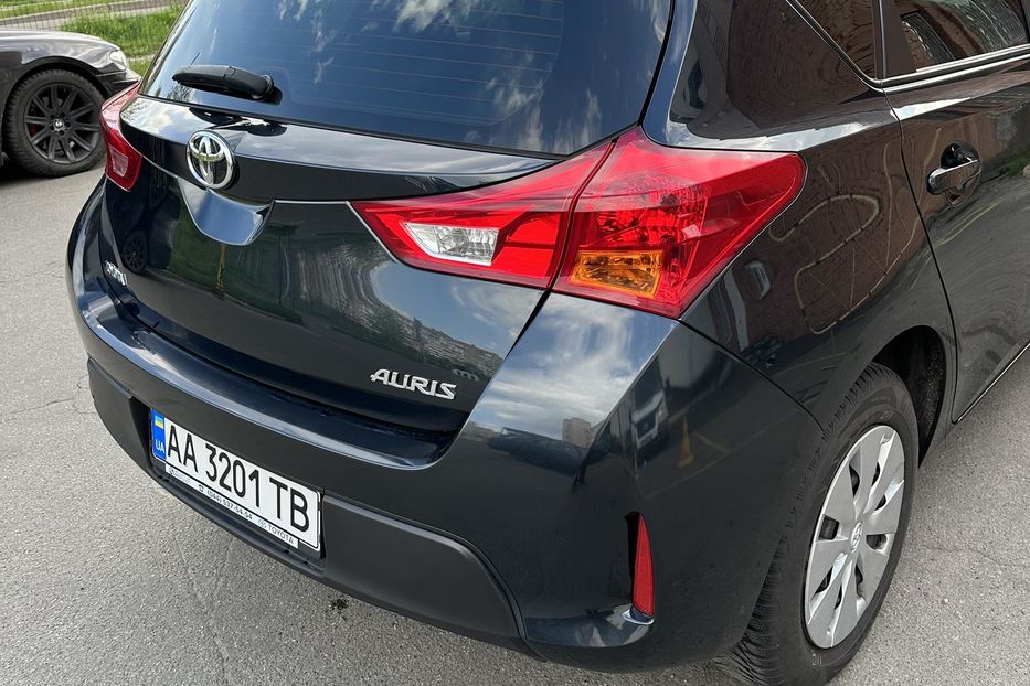 Продам Toyota Auris 2013 года в Киеве