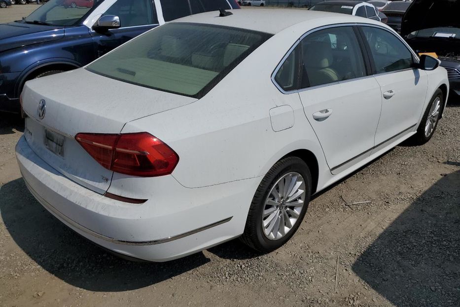 Продам Volkswagen Passat B7 2017 года в Луцке