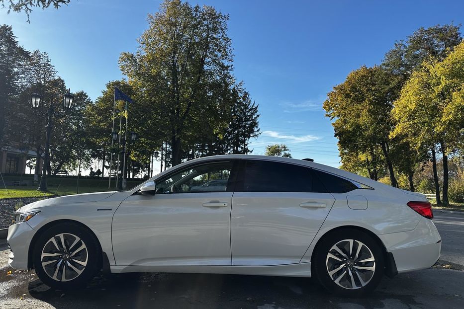 Продам Honda Accord EXL HYBRID 2018 года в Киеве