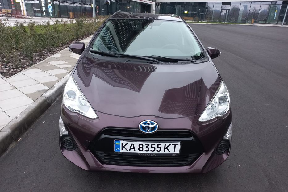 Продам Toyota Prius AQVA - G 2016 года в Киеве