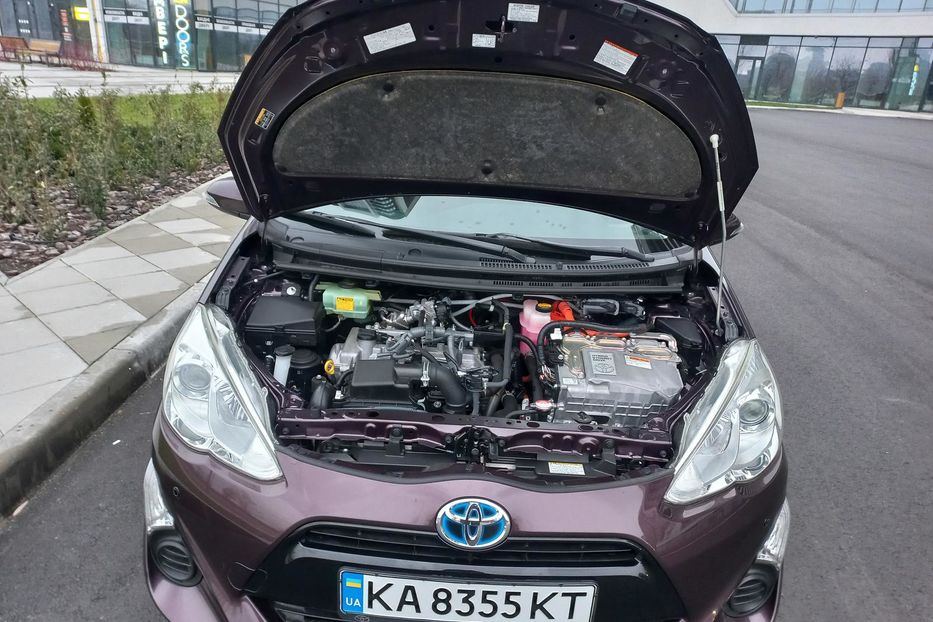 Продам Toyota Prius AQVA - G 2016 года в Киеве