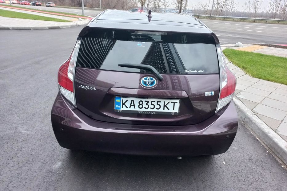 Продам Toyota Prius AQVA - G 2016 года в Киеве