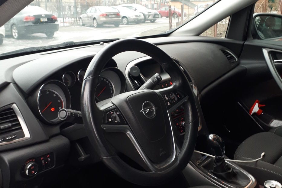 Продам Opel Astra J Универсал 2011 года в Киеве