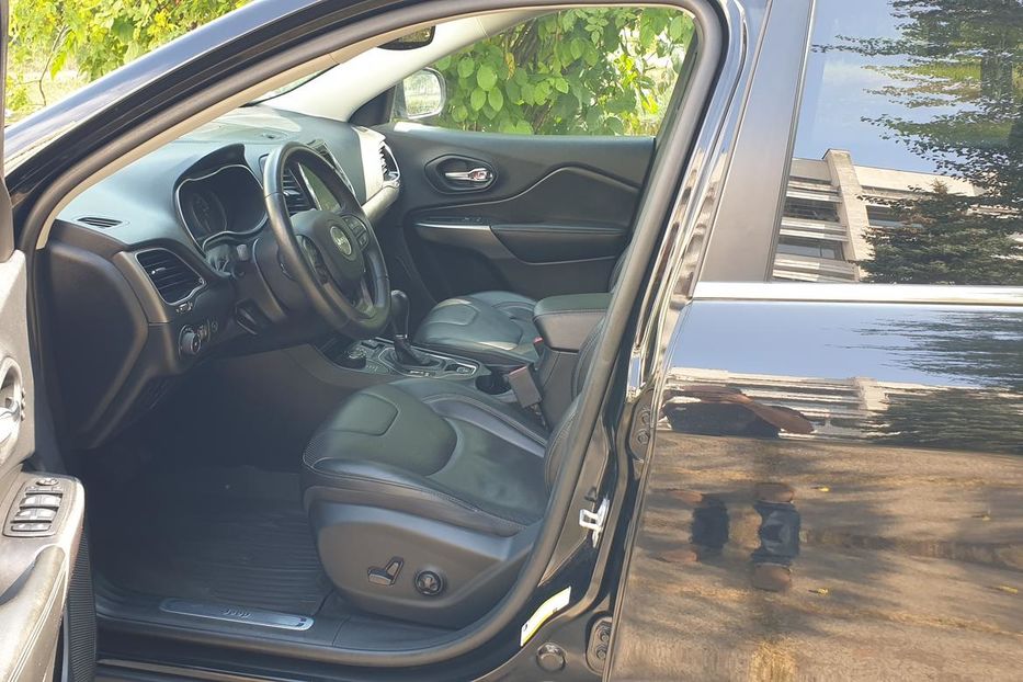 Продам Jeep Cherokee Kl 2018 года в Киеве