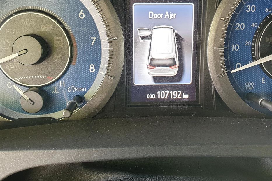 Продам Toyota Sienna XLE 2016 года в Киеве
