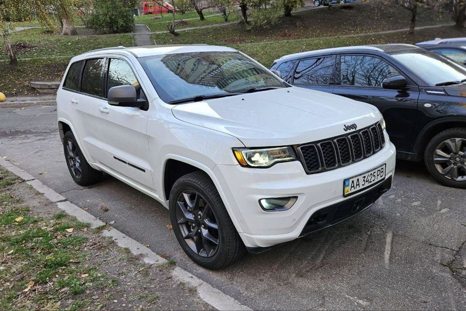 Продам Jeep Grand Cherokee 2021 года в Киеве