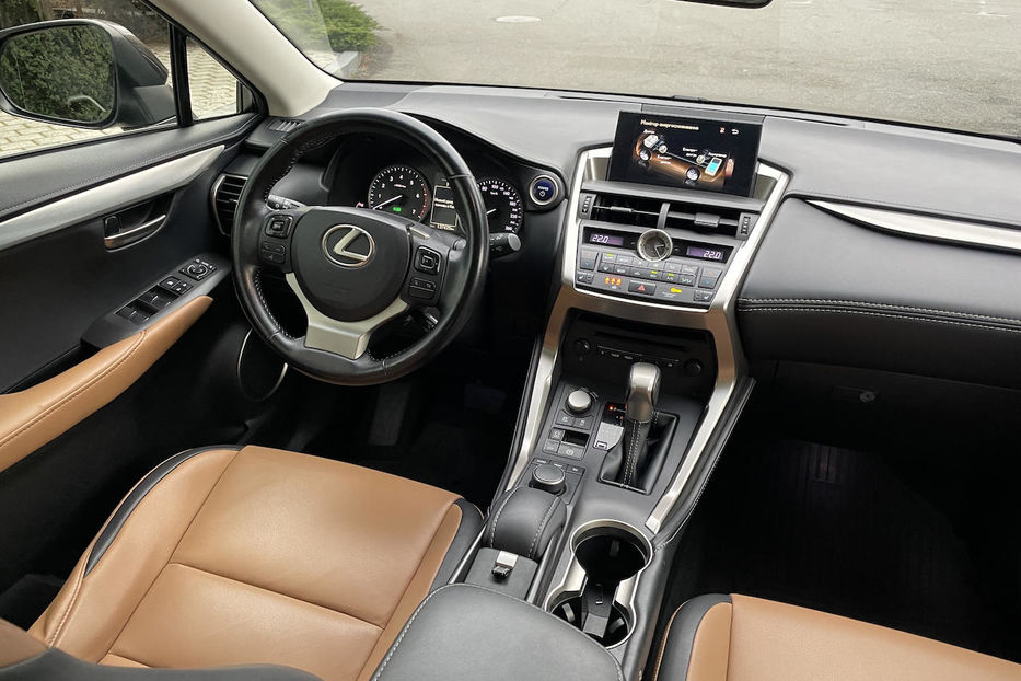 Продам Lexus NX 300 2015 года в Киеве