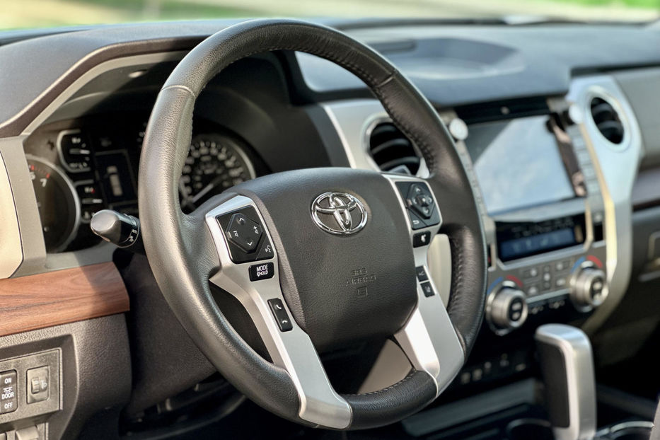 Продам Toyota Tundra 2021 года в Киеве