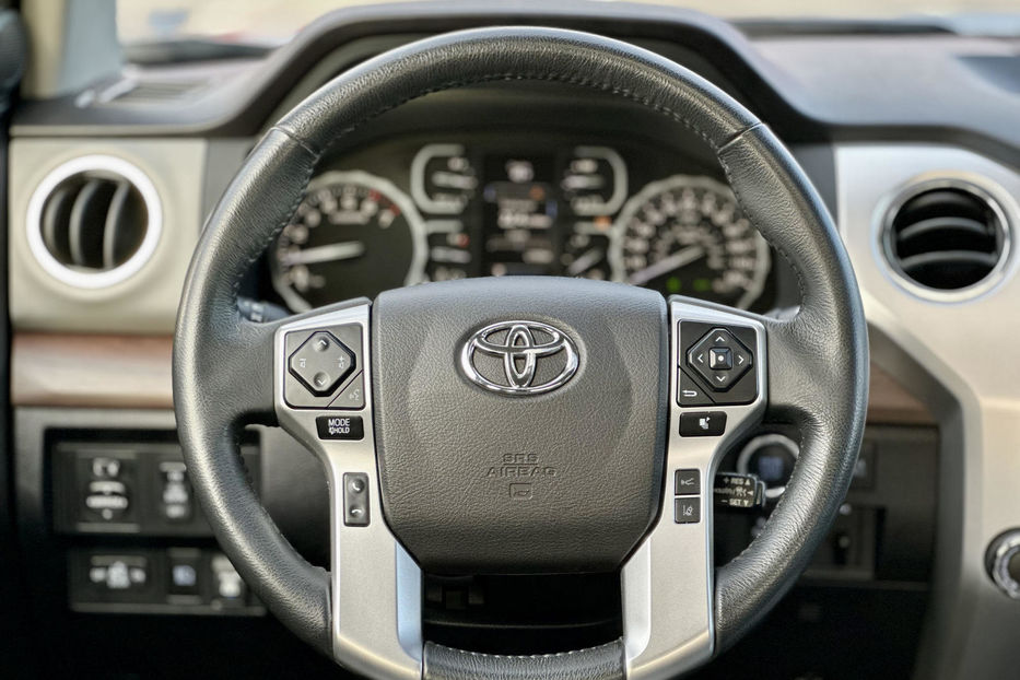 Продам Toyota Tundra 2021 года в Киеве