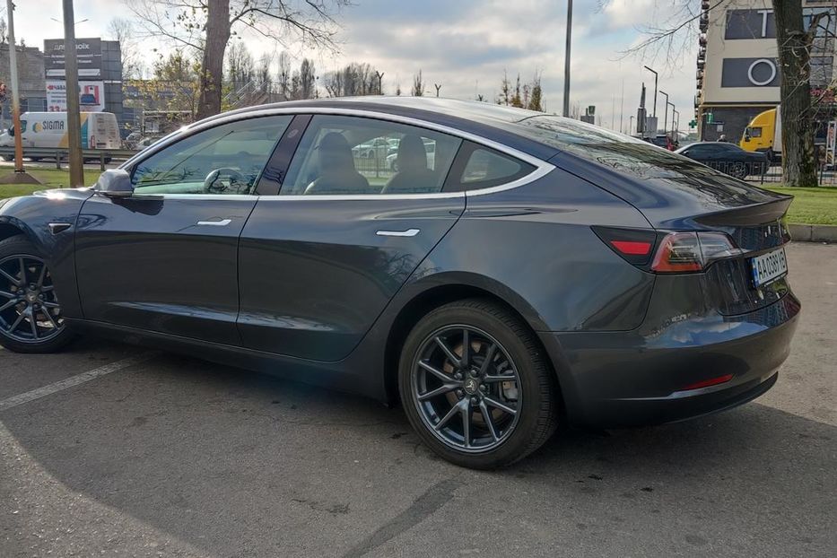 Продам Tesla Model 3 Long Range Dual motor AWD 2018 года в Киеве