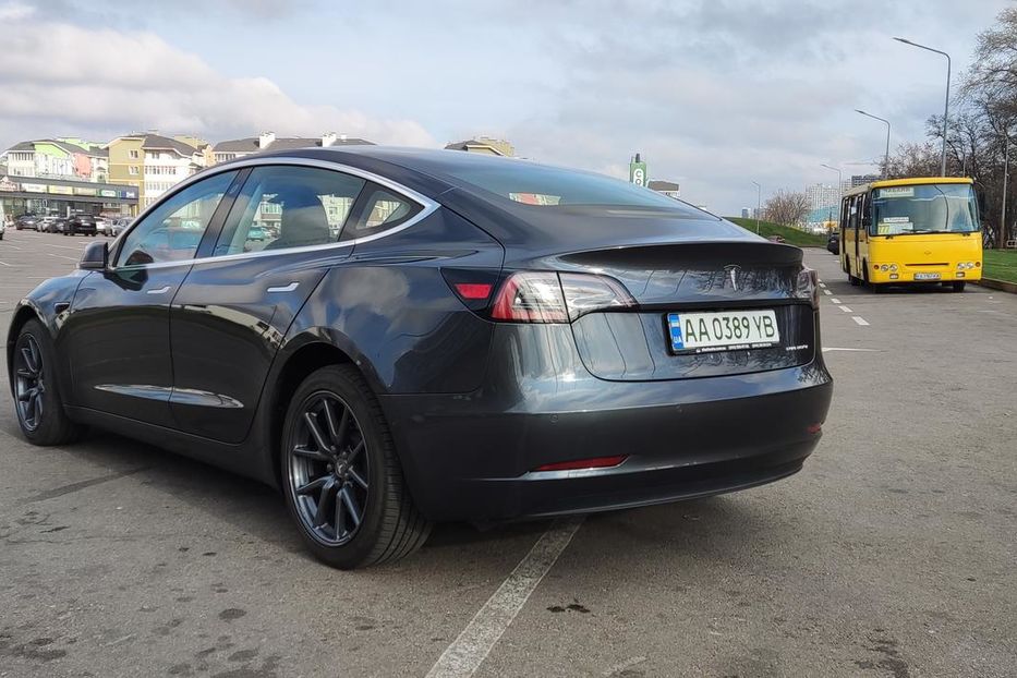 Продам Tesla Model 3 Long Range Dual motor AWD 2018 года в Киеве